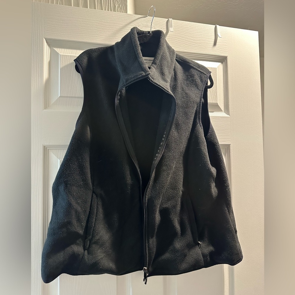 FLEECE VEST